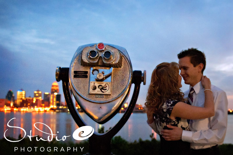 waterfront louisville engagement photos